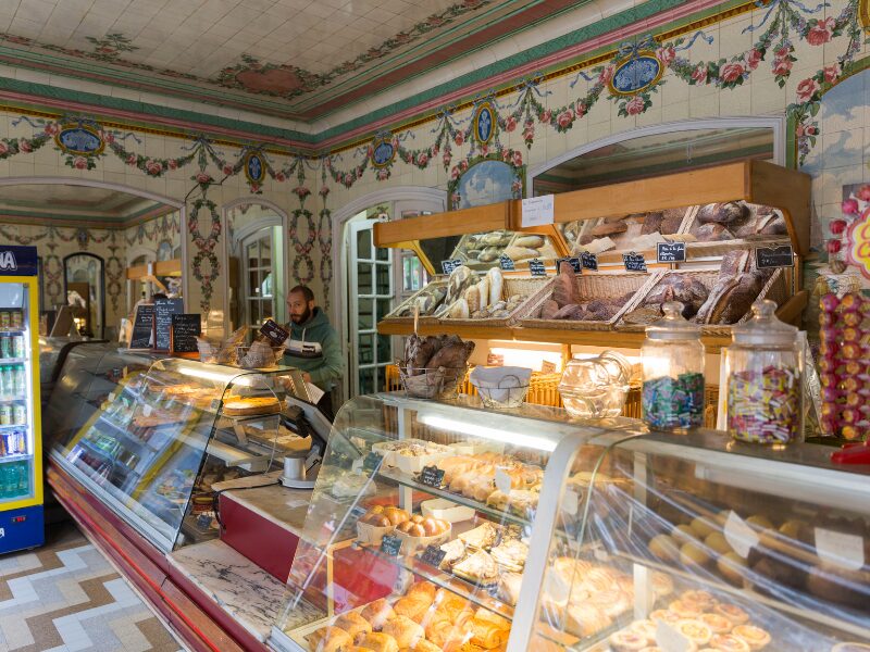 how to choose a bakery location costs